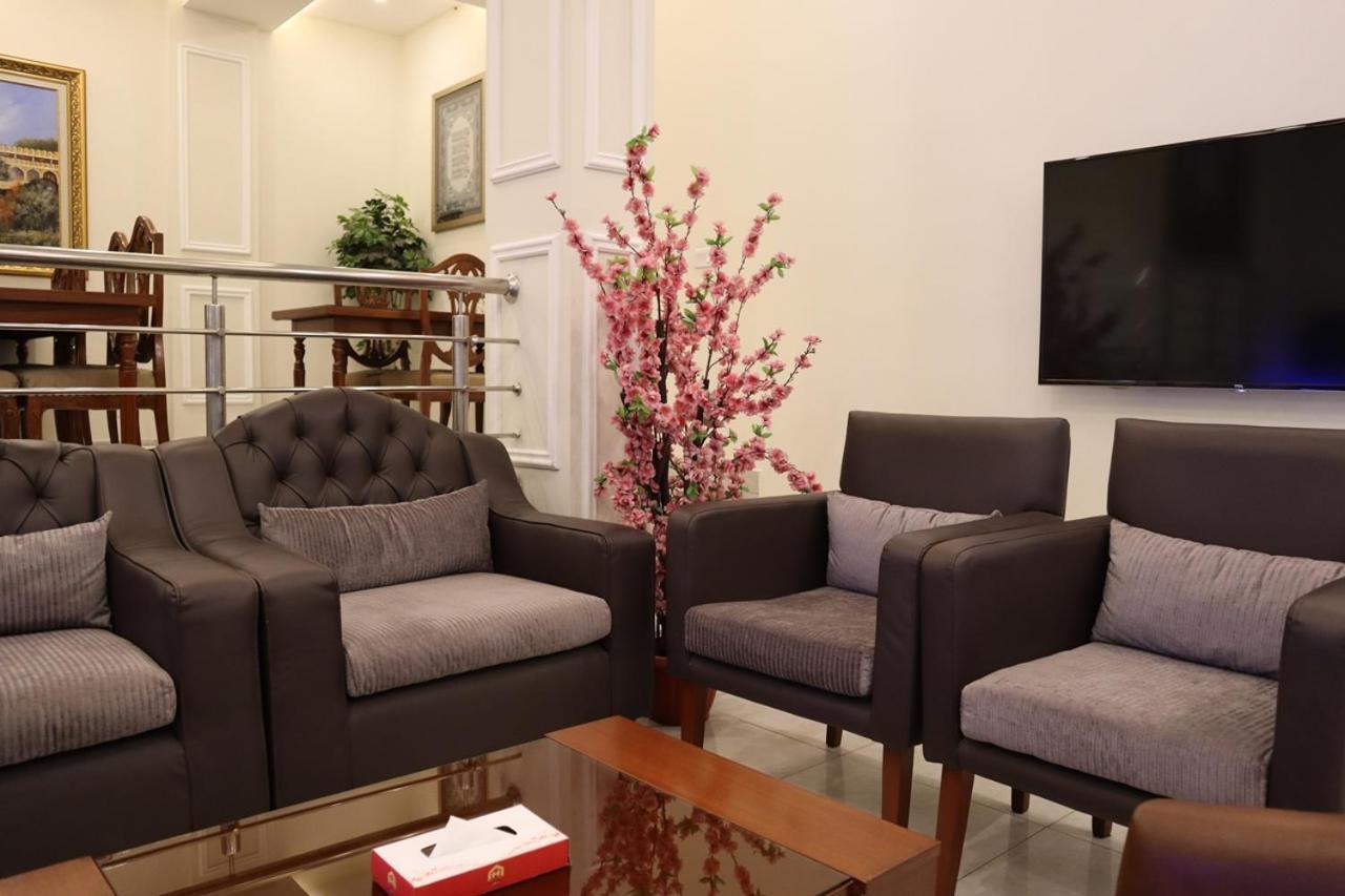 Hayyat Luxury Hotel Apartments Lahore Bagian luar foto